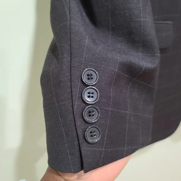 Stacy Adams Gold 2-Piece Men’s Suit With SA Engraved Gold Lapel Pin Size 46R/40R
